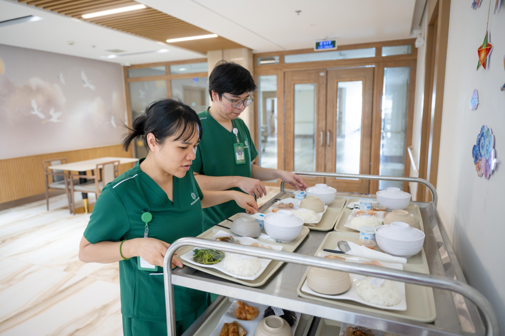 1 ngày ở viện dưỡng lão 5 sao đầu tiên tại Hà Nội được đầu tư 800 tỷ đồng: Sáng tắm onsen, xông hơi, đi spa, chiều tham gia câu lạc bộ, có cụ kể