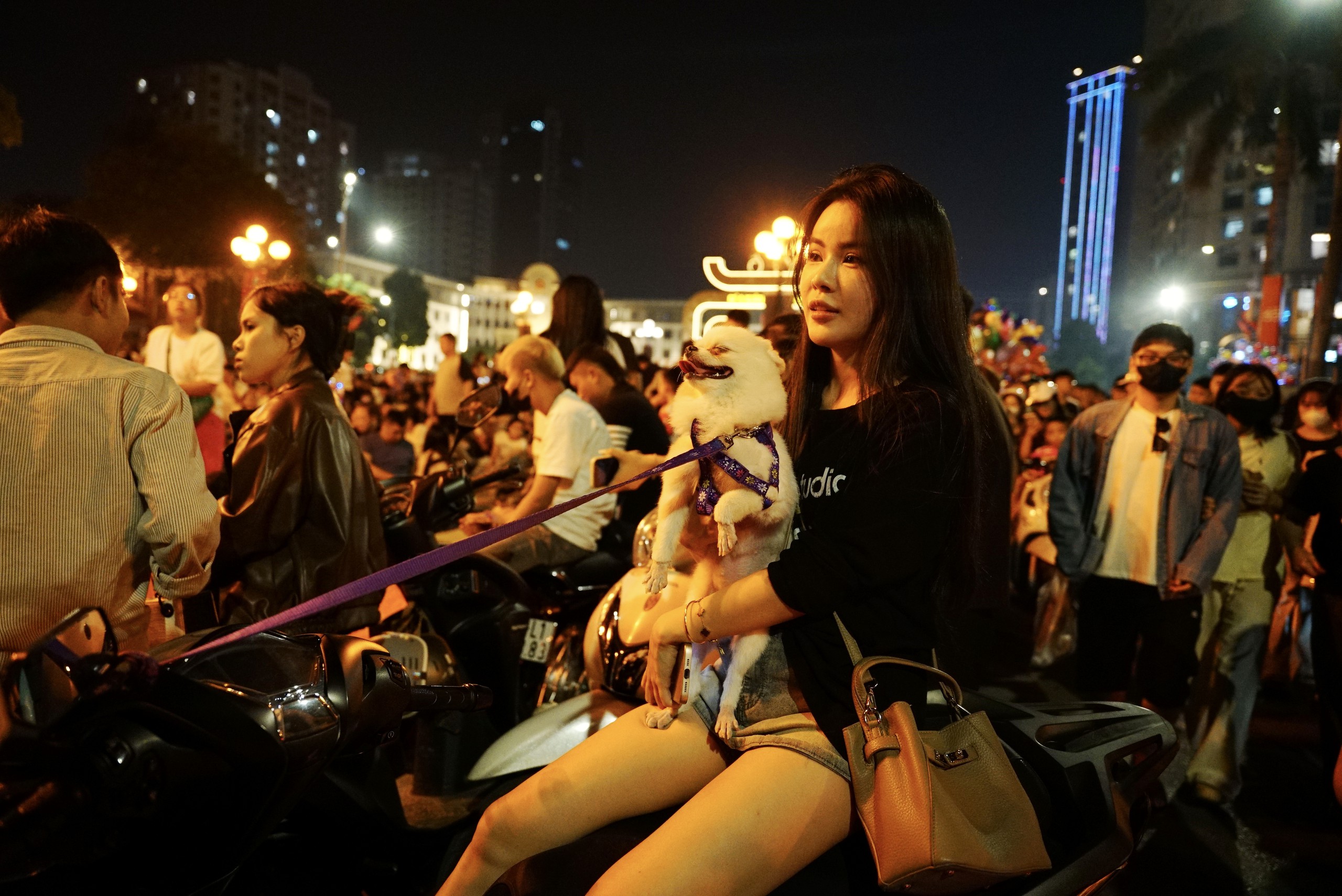 Đúng 21h ngày 10/10, 7.000 đơn vị pháo hoa rực sáng bầu trời Hà Nội - Ảnh 45.