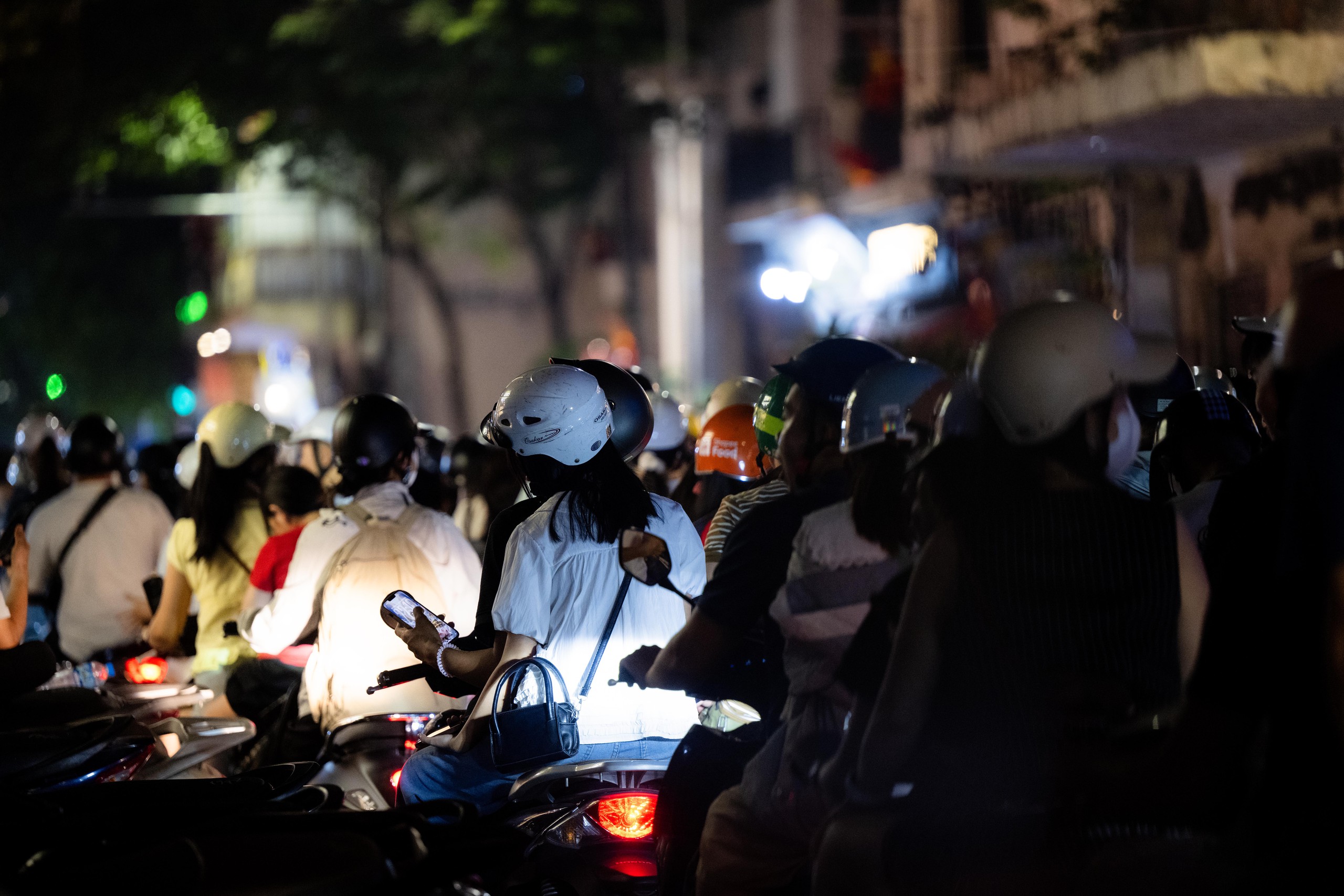 Đúng 21h ngày 10/10, 7.000 đơn vị pháo hoa rực sáng bầu trời Hà Nội - Ảnh 8.