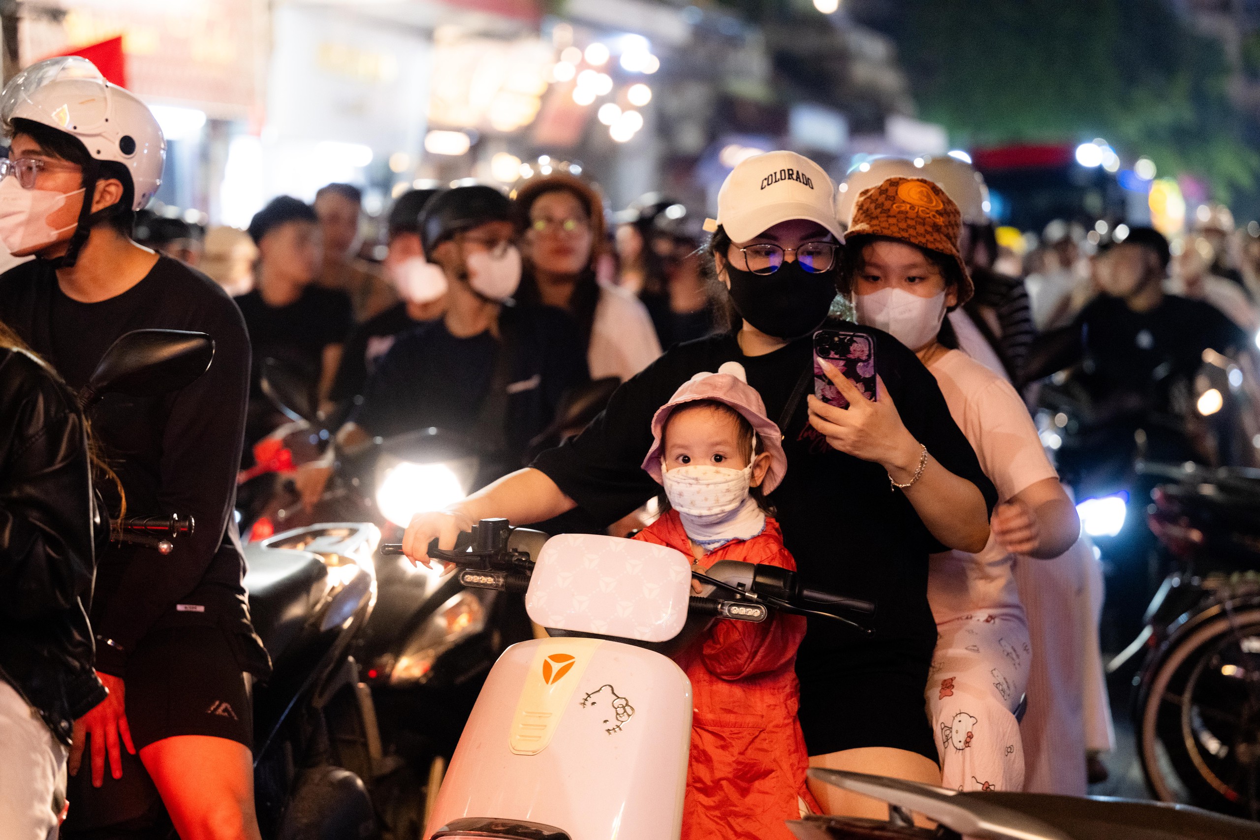Đúng 21h ngày 10/10, 7.000 đơn vị pháo hoa rực sáng bầu trời Hà Nội - Ảnh 13.
