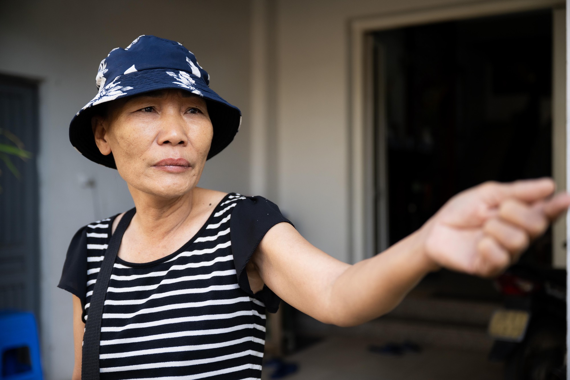 Nhân chứng hé lộ diễn biến trước vụ tài xế ô tô bị đâm tử vong ở Hà Nội: Nghi phạm liên tục đập cửa, chất vấn về chuyện tình cảm - Ảnh 4.
