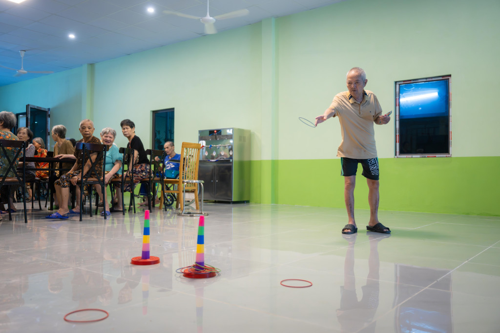 Viện dưỡng lão sáng đánh pickleball, chiều hát karaoke, giá trọn gói 6 triệu đồng/tháng - Ảnh 12.
