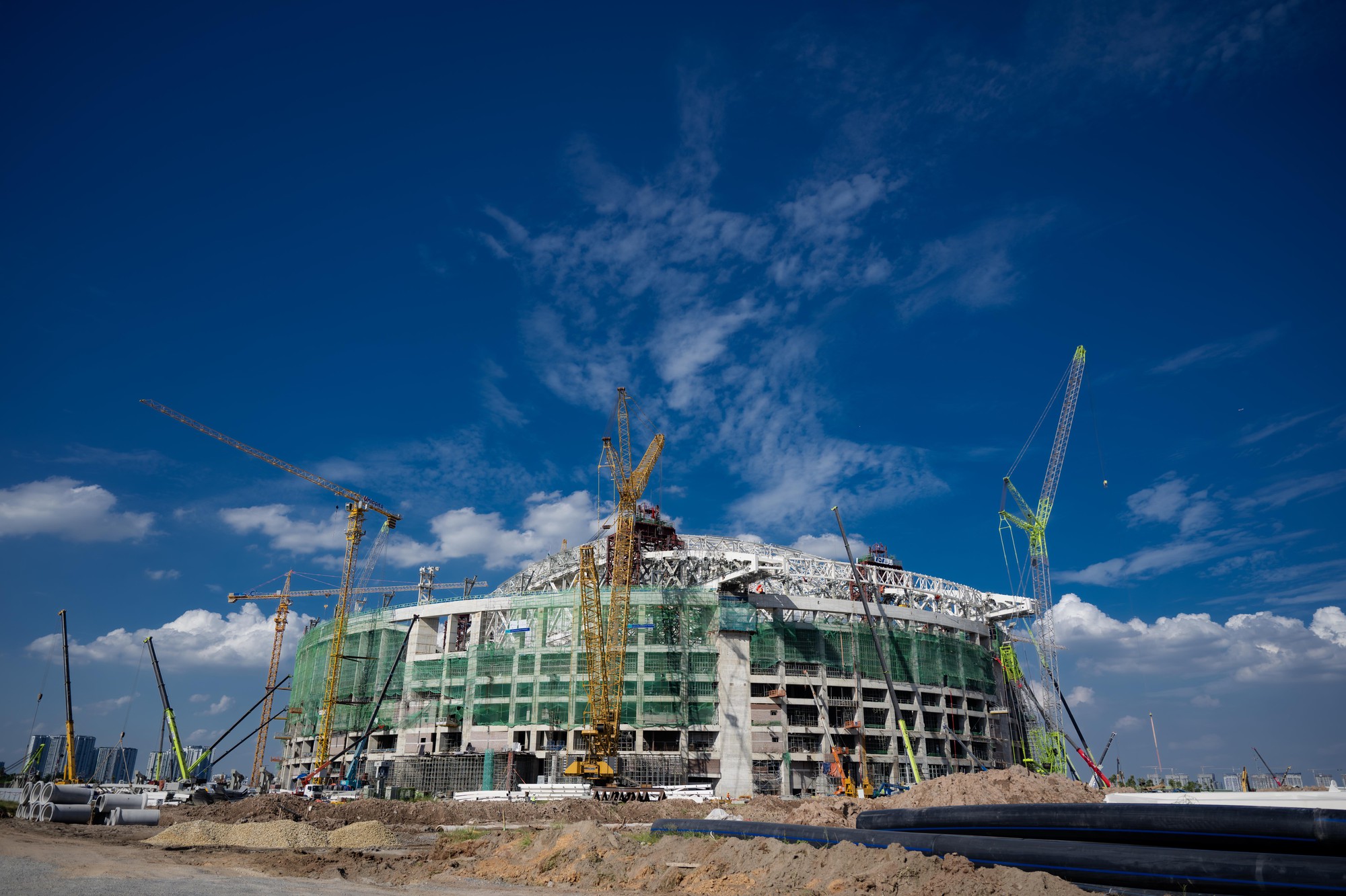 Cận cảnh "hợp long" vòm thép khổng lồ 8.600 tấn tại siêu sân vận động 60.000 chỗ với công nghệ lần đầu được ứng dụng tại Việt Nam- Ảnh 10.