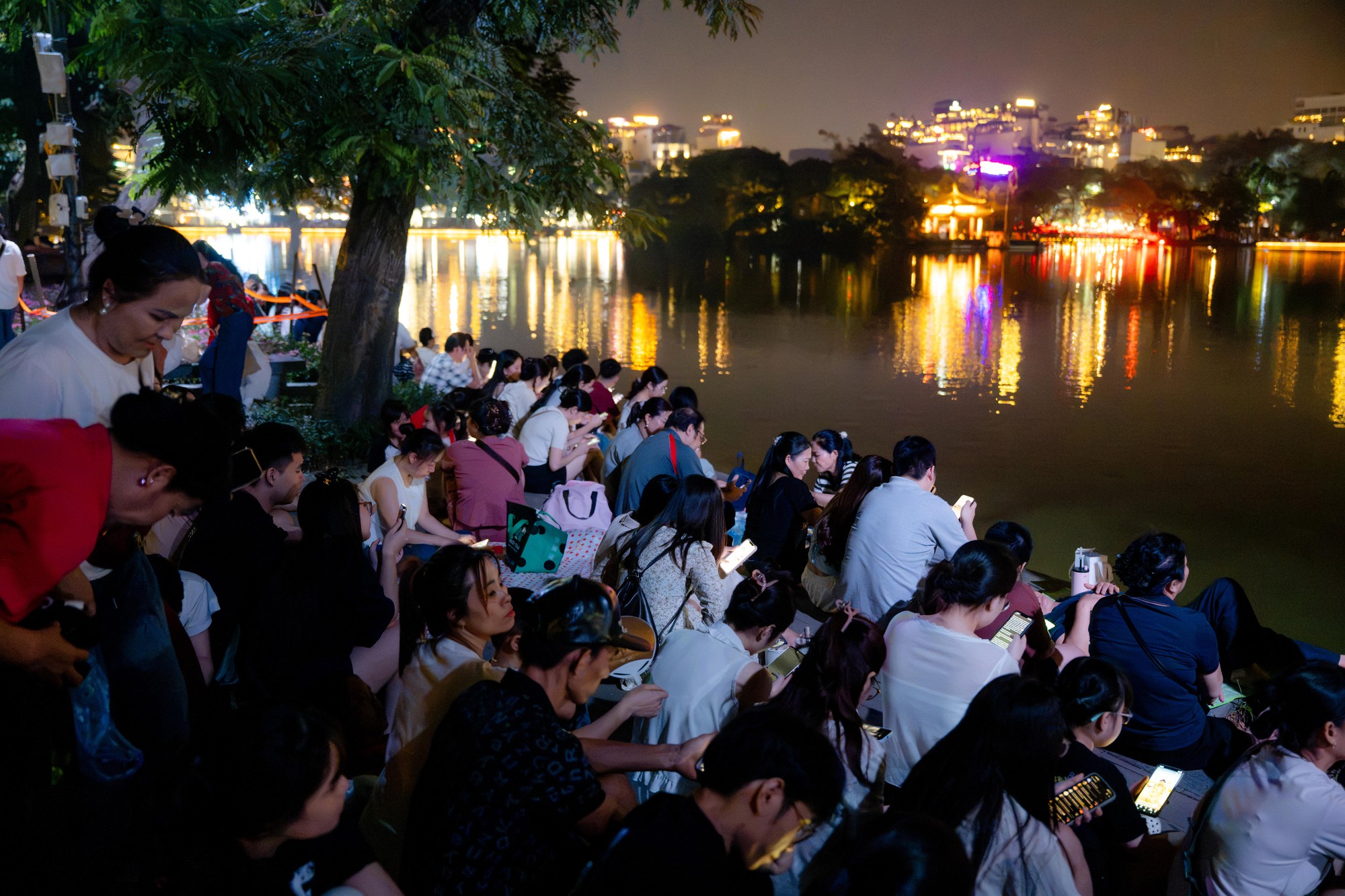 Đúng 21h ngày 10/10, 7.000 đơn vị pháo hoa rực sáng bầu trời Hà Nội - Ảnh 31.
