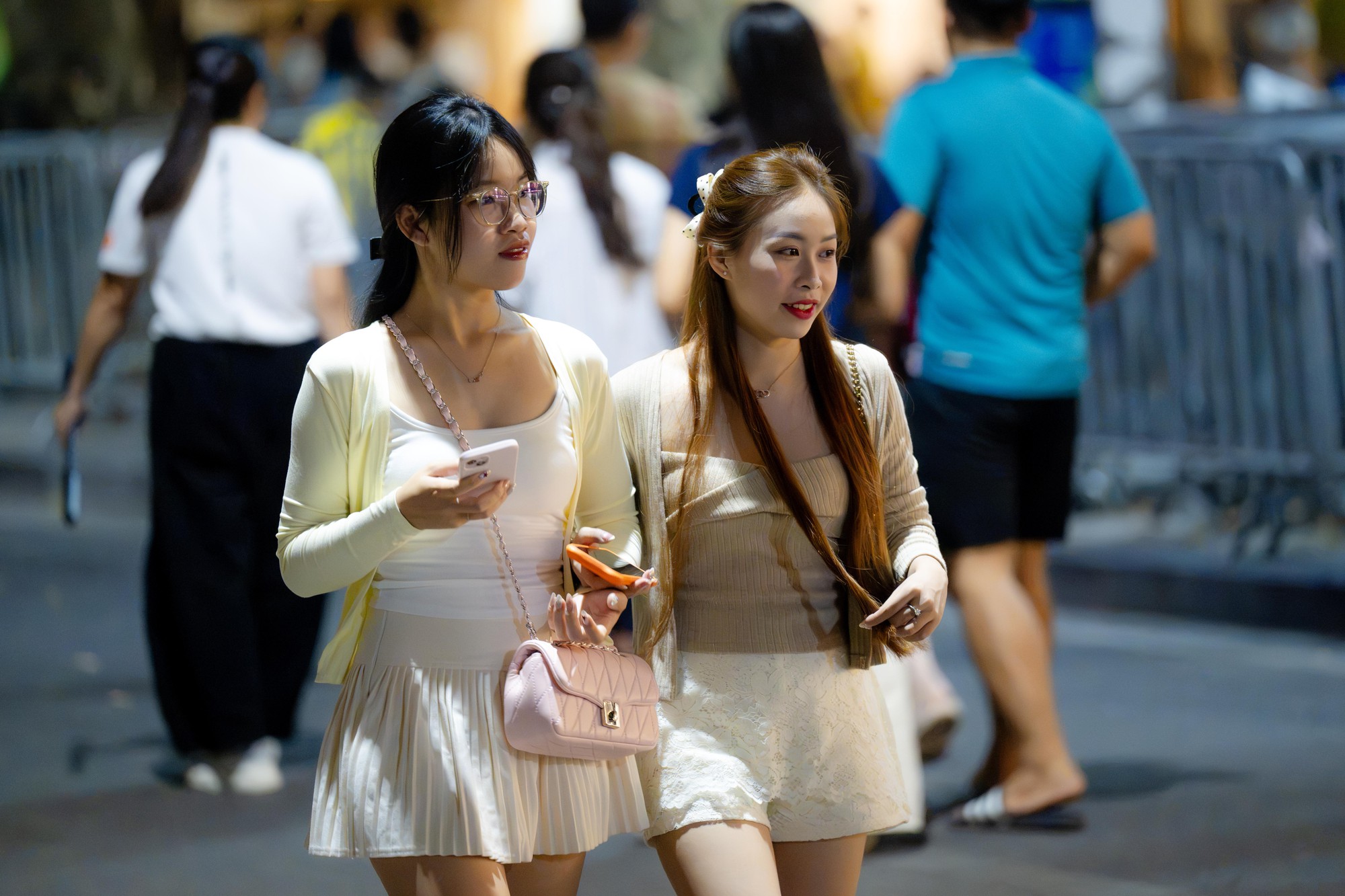 Đúng 21h ngày 10/10, 7.000 đơn vị pháo hoa rực sáng bầu trời Hà Nội - Ảnh 37.
