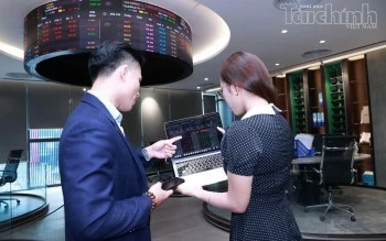 Chứng khoán ngày 14/10: VN-Index lùi sát mốc 1.700 điểm, dòng tiền phân hóa