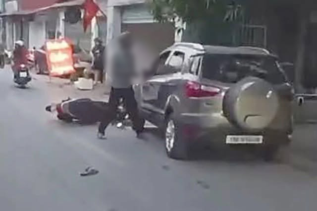 Vụ người đàn ông bị đâm tử vong trên ô tô ở Hà Nội: Nhân chứng kể gì?- Ảnh 2.