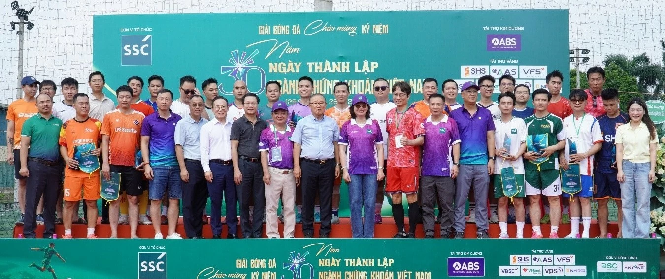 24 đội bóng tranh tài tại giải bóng đá chào mừng kỷ niệm 30 năm ngành Chứng khoán Việt Nam 24 đội bóng tranh tài tại giải bóng đá chào mừng kỷ niệm 30 năm ngành Chứng khoán Việt Nam