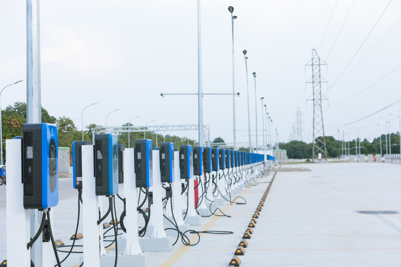 Lộ diện 'siêu trạm sạc' VinFast khủng nhất Việt Nam giữa lòng Thủ đô: Quy mô hơn 1.000 cổng, có đủ sạc nhanh lẫn sạc chậm - Ảnh 1.