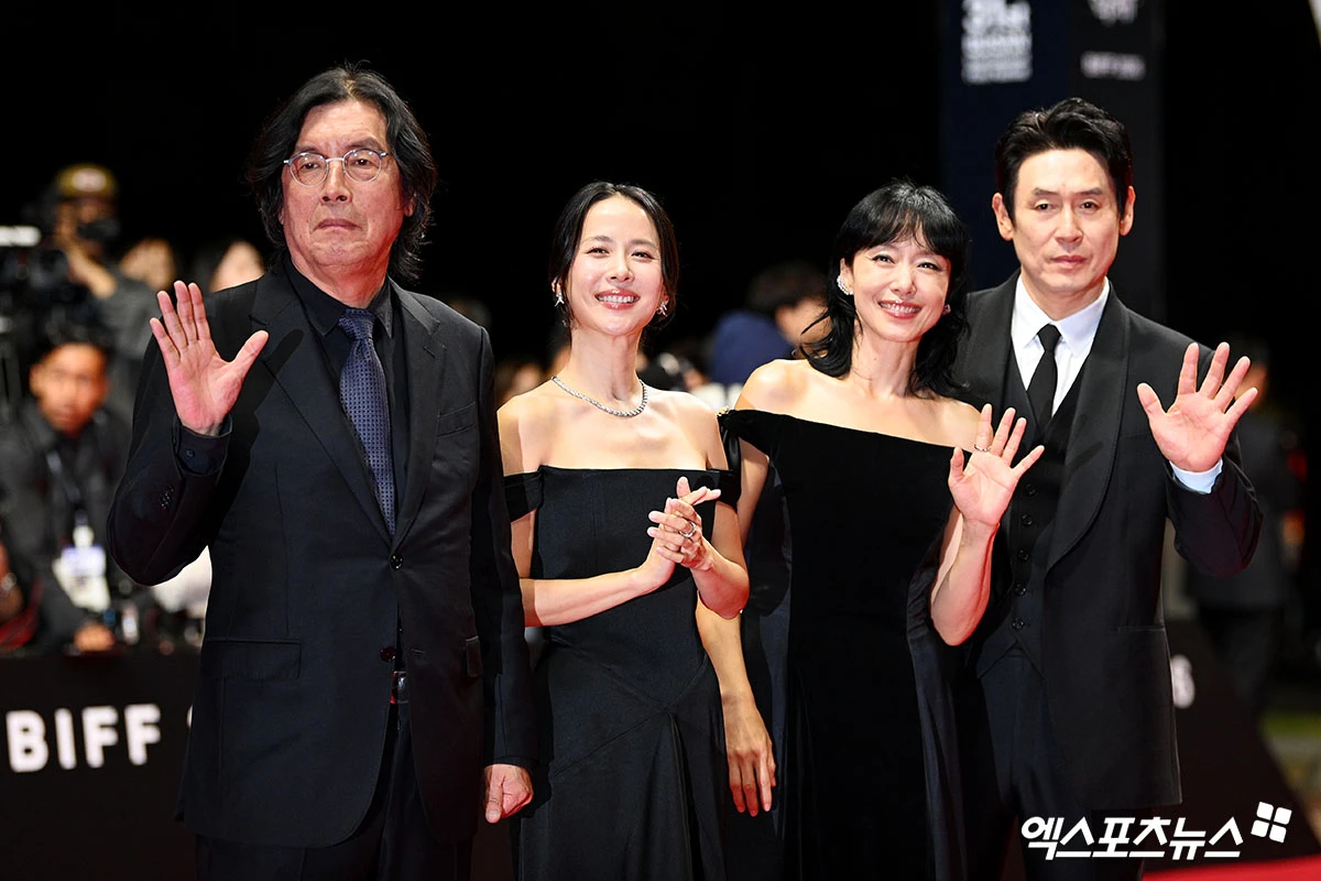 LHP Busan 2026: "Bà hoàng" Phạm Băng Băng chiếm trọn spotlight, Hyun Bin chưa bao giờ làm fan thất vọng- Ảnh 28.