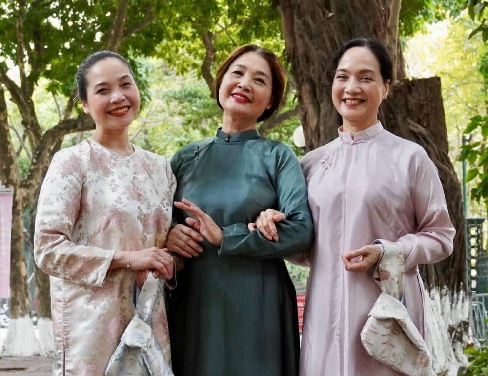Việt Nam có 1 gia đình toàn NSND, NSƯT: 3 chị em nổi tiếng người sống trong nhà cổ 100 năm tuổi ở Hà Nội, người có nhà vườn 4.000m2 tại Pháp- Ảnh 11.