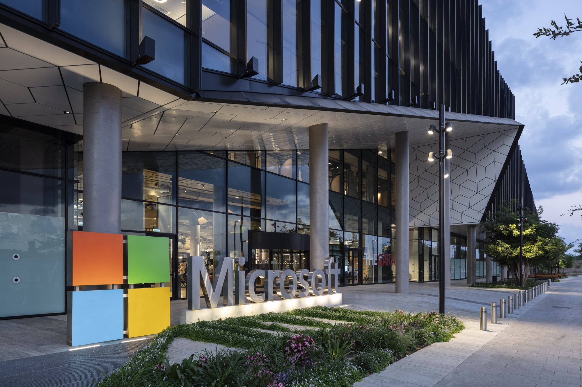 Microsoft lên tiếng về việc điều chỉnh nhân sự tại Việt Nam- Ảnh 2. Microsoft lên tiếng về việc điều chỉnh nhân sự tại Việt Nam- Ảnh 2.