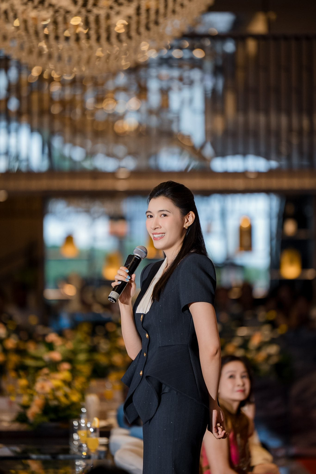 Người cha gây dựng tập đoàn đa ngành từ nhà thầu cơ điện, con trai có 2 bằng thạc sĩ Mỹ, con gái sinh năm 1991 từng được Forbes Vietnam vinh danh, hiện cả 2 là Phó Chủ tịch tập đoàn- Ảnh 3. Người cha gây dựng tập đoàn đa ngành từ nhà thầu cơ điện, con trai có 2 bằng thạc sĩ Mỹ, con gái sinh năm 1991 từng được Forbes Vietnam vinh danh, hiện cả 2 là Phó Chủ tịch tập đoàn- Ảnh 3.