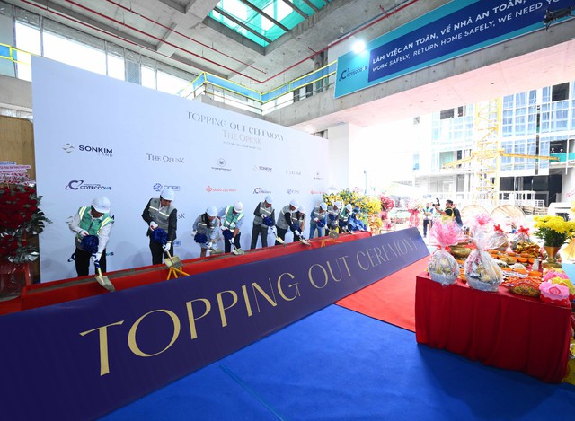 The OpusK chính thức cất nóc, hoàn thiện mảnh ghép cuối cùng của The Metropole Thủ Thiêm - Ảnh 2.