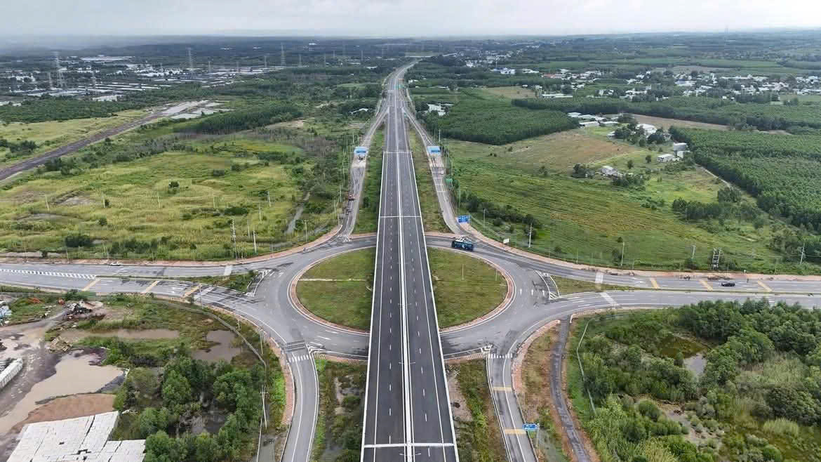 Cao tốc Bến Lức – Long Thành mở dòng giao thương về Thanh Phú Centre Point - Ảnh 1.