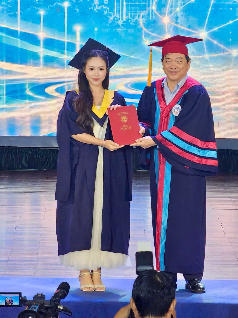 Tình hình hiện tại của cô gái người Lào nổi tiếng nhất Việt Nam- Ảnh 1.