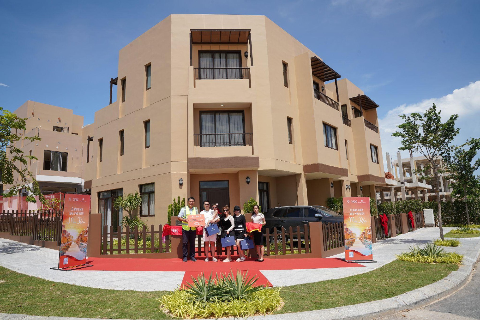 Sông Town bàn giao những căn nhà phố biển đầu tiên, mở ra nhịp sống mới tại CaraWorld- Ảnh 4. Sông Town bàn giao những căn nhà phố biển đầu tiên, mở ra nhịp sống mới tại CaraWorld- Ảnh 4.