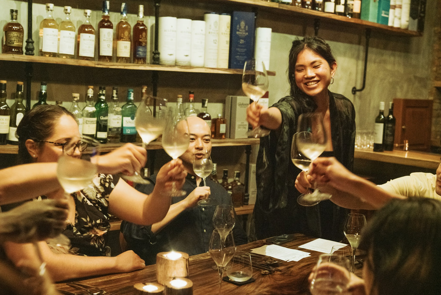 Trả tiền triệu để ăn tối với người lạ: Supper club là gì mà từ London, Dubai đến TP.HCM đều “cháy vé”?- Ảnh 2.