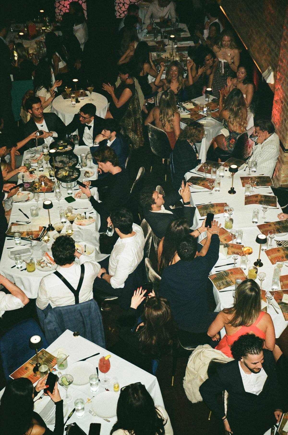 Trả tiền triệu để ăn tối với người lạ: Supper club là gì mà từ London, Dubai đến TP.HCM đều “cháy vé”?- Ảnh 3.