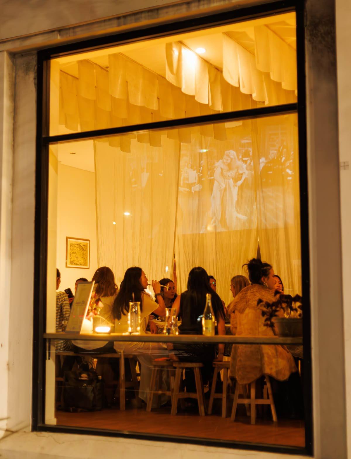Trả tiền triệu để ăn tối với người lạ: Supper club là gì mà từ London, Dubai đến TP.HCM đều “cháy vé”?- Ảnh 12.