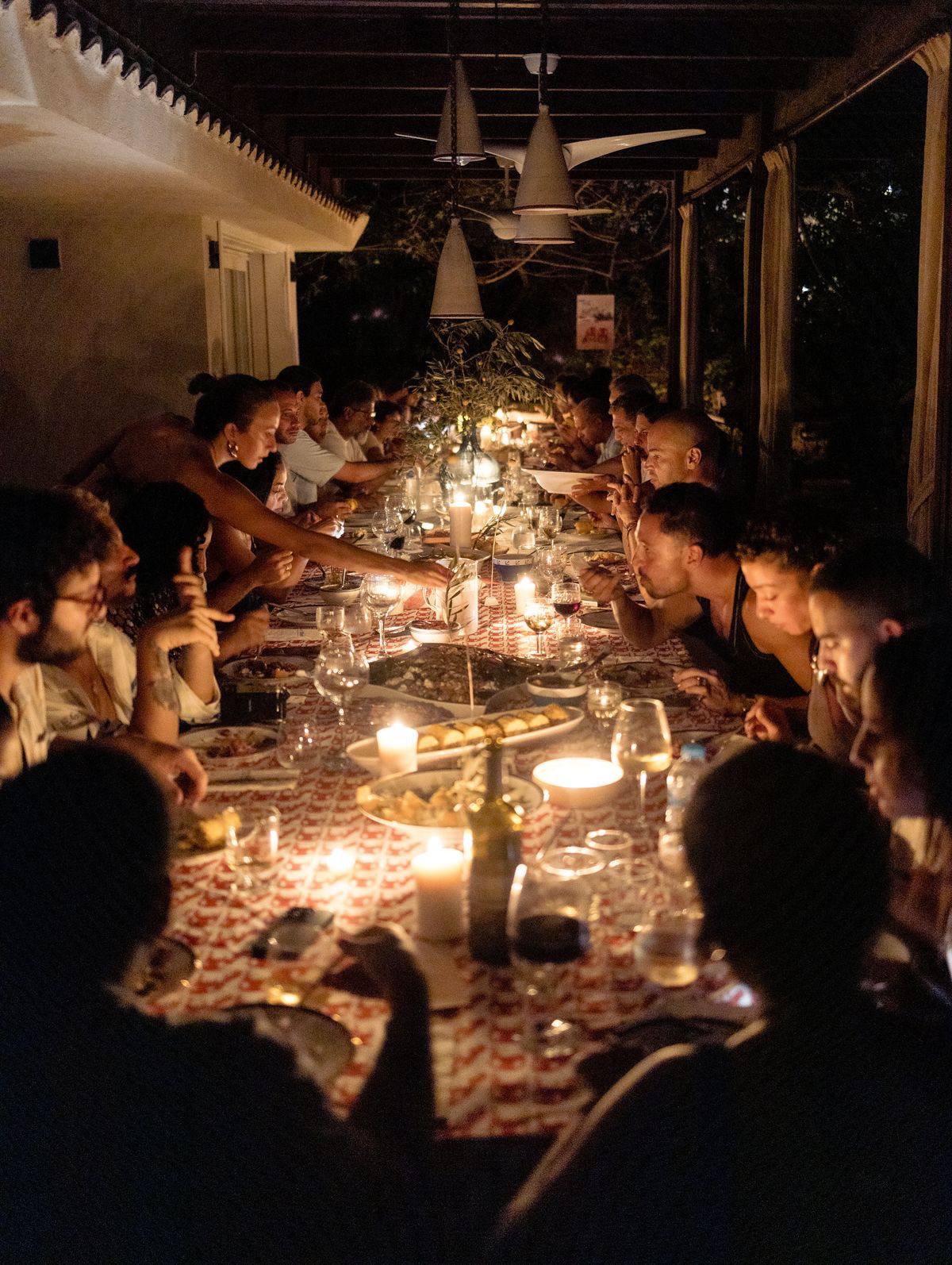 Trả tiền triệu để ăn tối với người lạ: Supper club là gì mà từ London, Dubai đến TP.HCM đều “cháy vé”?- Ảnh 11.