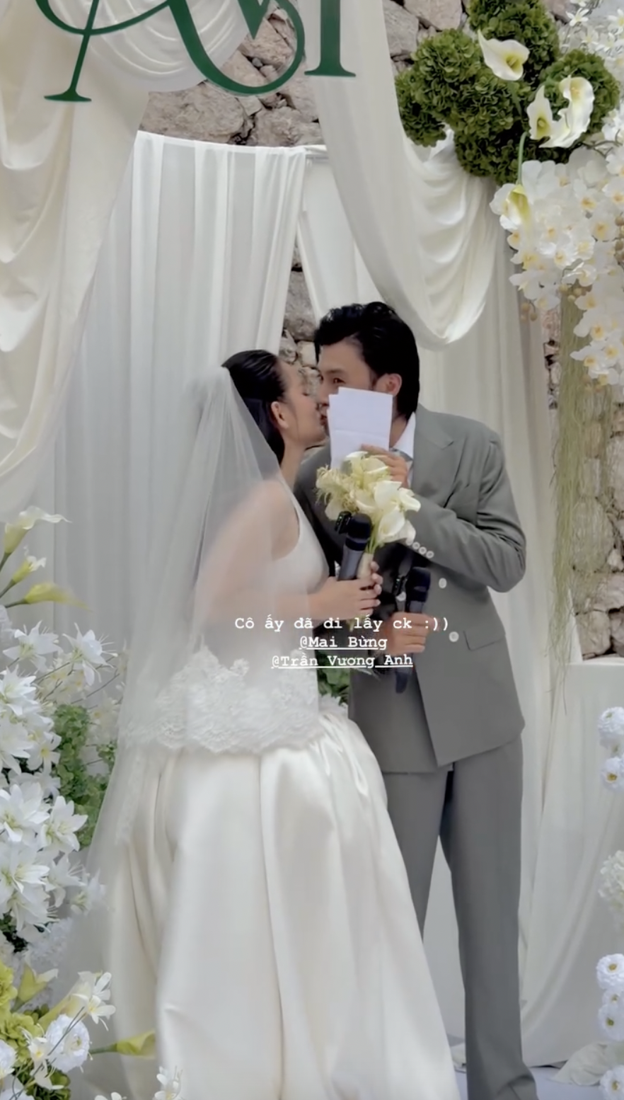 Đám cưới kín đáo của Vương Anh Ole và vợ hơn 5 tuổi- Ảnh 2.