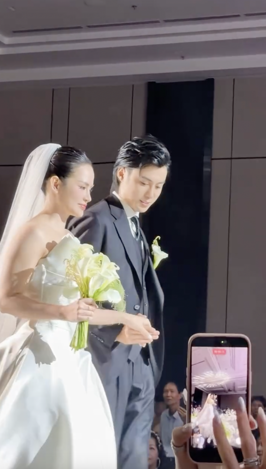 Đám cưới kín đáo của Vương Anh Ole và vợ hơn 5 tuổi- Ảnh 4.