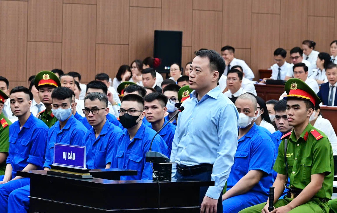 Shark Bình tại tòa: "Xác định dám làm dám chịu, đi tù rồi thì tươi lên thôi"- Ảnh 1.