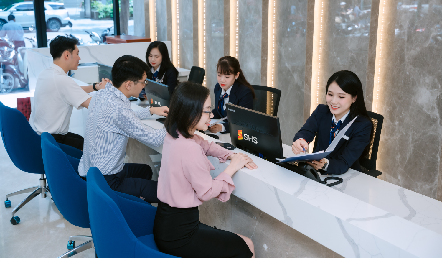 SHS phát hành liên tiếp 2 lô trái phiếu trong 3 ngày - Ảnh 1.