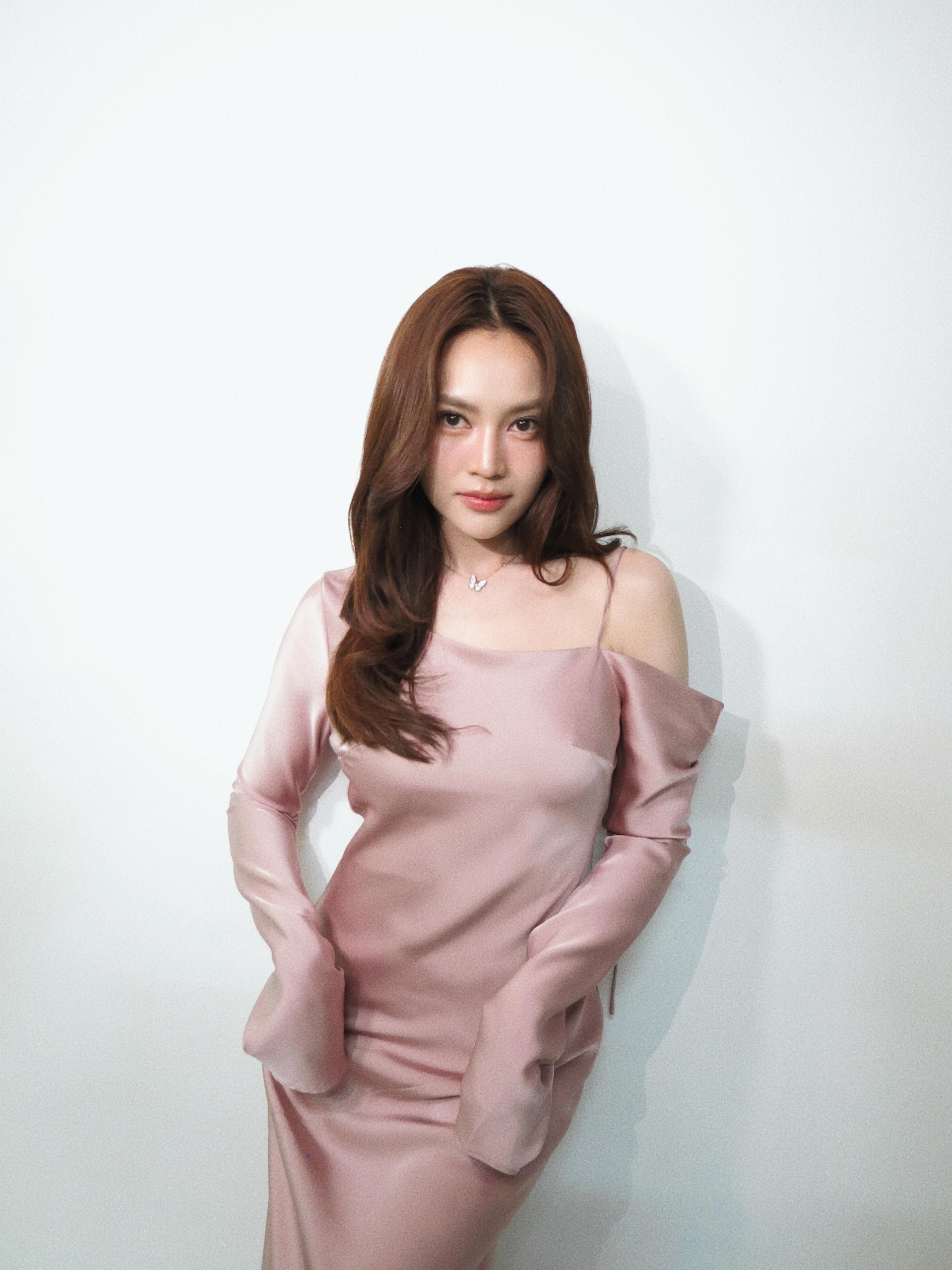Ngọc nữ showbiz 4 năm mới tái xuất màn ảnh: U40 vẫn giữ nguyên gương mặt trời cho, mỗi lần lên đồ hào quang lại sáng bừng- Ảnh 4.