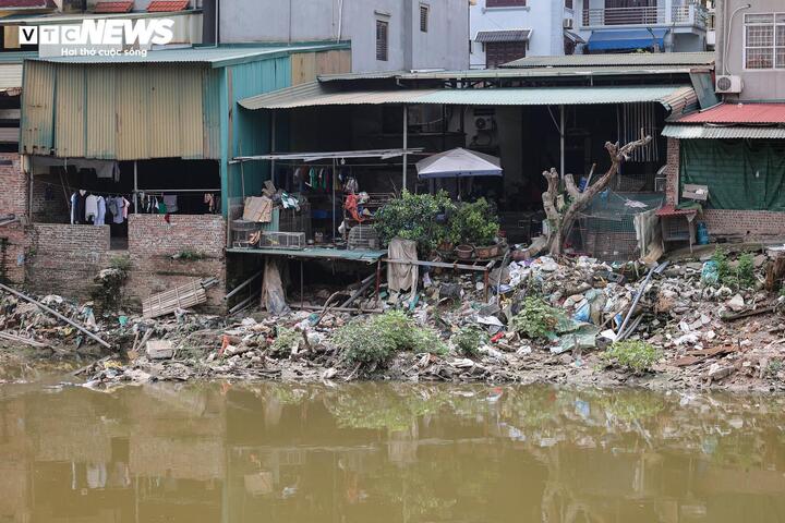 Sông Nhuệ, sông Đáy nhiều năm chưa sạch vì 'cha chung không ai khóc'- Ảnh 2. Sông Nhuệ, sông Đáy nhiều năm chưa sạch vì 'cha chung không ai khóc'- Ảnh 2.