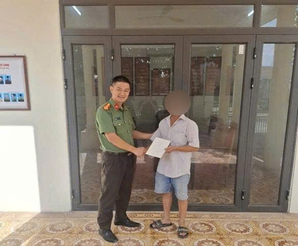 Trần Thanh Tùng gọi Zalo yêu cầu chuyển khoản toàn bộ 2 tỷ đồng tiết kiệm, người đàn ông SN 1962 lập tức đi trình báo Công an- Ảnh 1. Trần Thanh Tùng gọi Zalo yêu cầu chuyển khoản toàn bộ 2 tỷ đồng tiết kiệm, người đàn ông SN 1962 lập tức đi trình báo Công an- Ảnh 1.