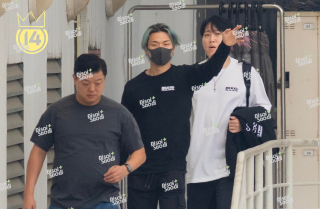 Hình ảnh BIGBANG ra sân bay về nước sáng nay, gặp nhau rồi thật khó lìa xa, bao tâm sự còn đang dang dở - Ảnh 8.