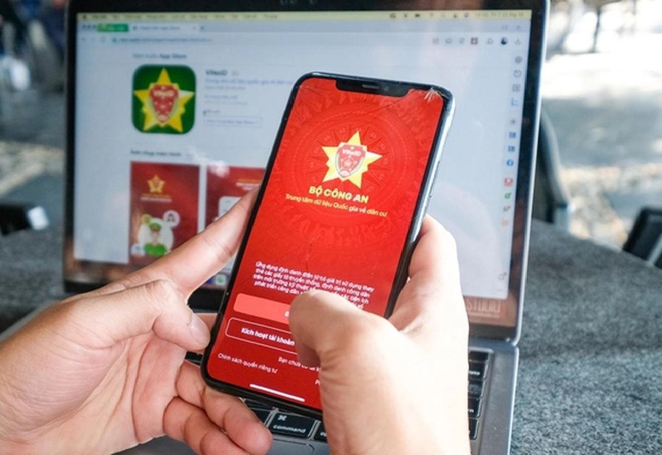 Từ nay, 12 dịch vụ công sau chính thức được tích hợp trên VNeID, người dùng cả nước cần biết để không bỏ lỡ quyền lợi- Ảnh 1.