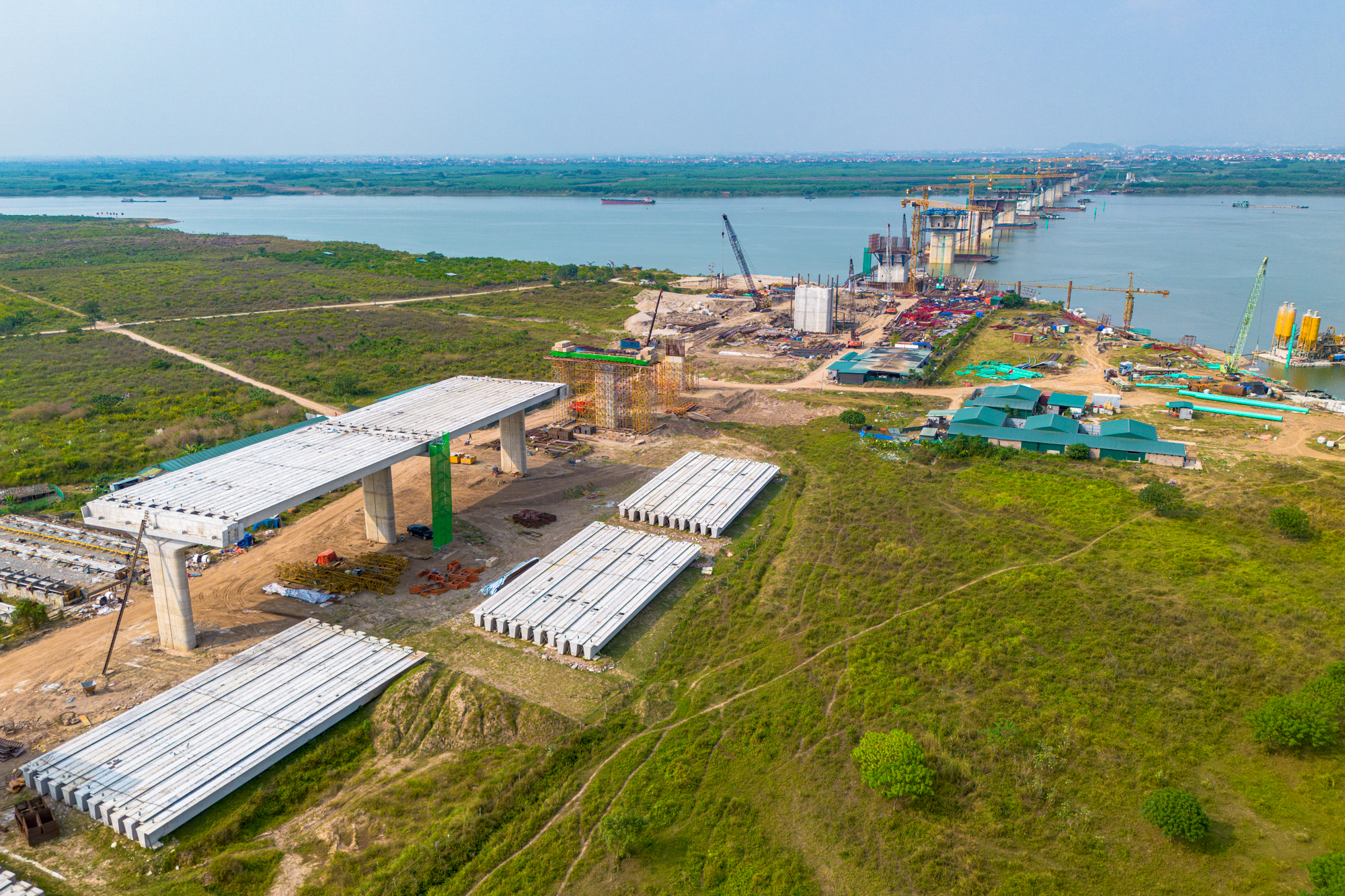 Toàn cảnh tuyến vành đai 85.000 tỷ đồng, rộng gấp 3 lần đường băng sân bay: 15km đường song hành vừa thông xe, kết nối cầu 10.000 tỷ đang thành hình với đại lộ đẹp nhất Việt Nam- Ảnh 9.