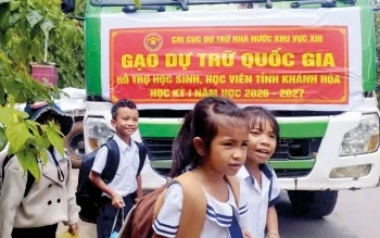 Hơn 1.932 tấn gạo dự trữ quốc gia đến với học sinh đúng hạn Hơn 1.932 tấn gạo dự trữ quốc gia đến với học sinh đúng hạn