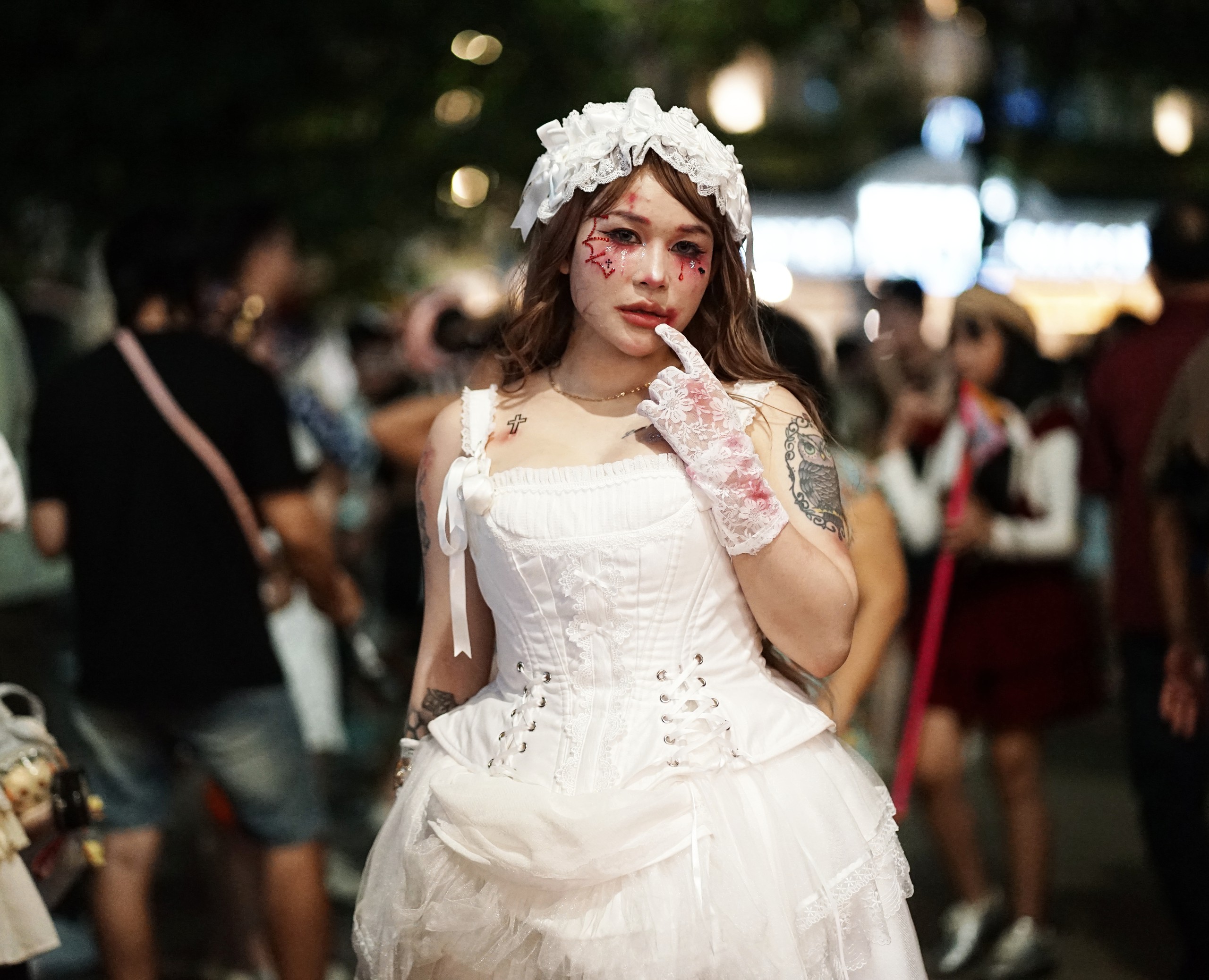 Cả TP.HCM xuống đường tối Halloween: Lòng đường không còn một khoảng trống, muốn chụp ảnh phải xin xếp hàng - Ảnh 22.